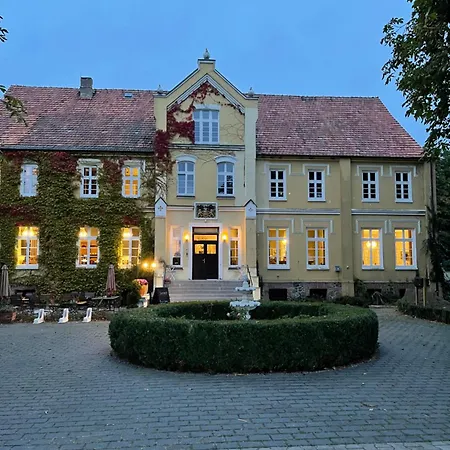Grosses Familienapartment Mitten In Der Natur Neu Gaarz Exterior photo